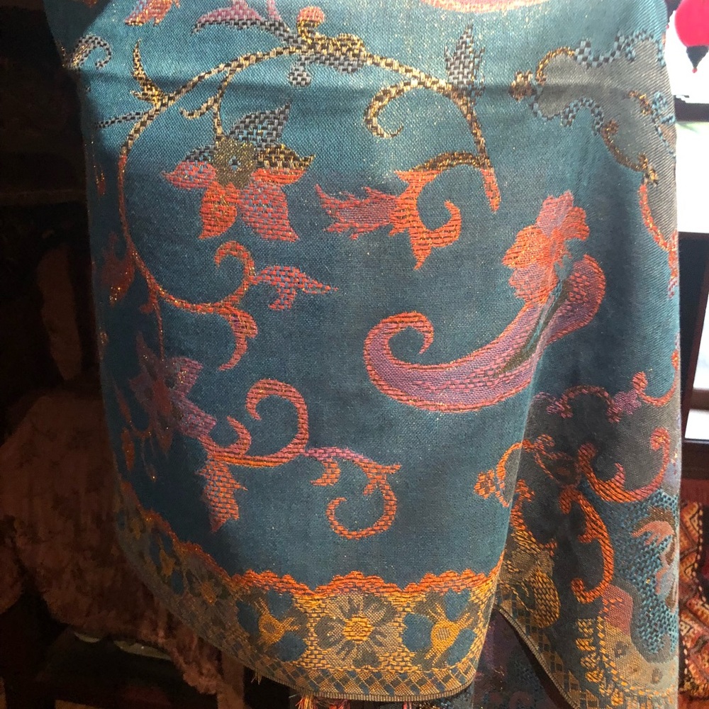 Vintage style paisley pashmina shawl
